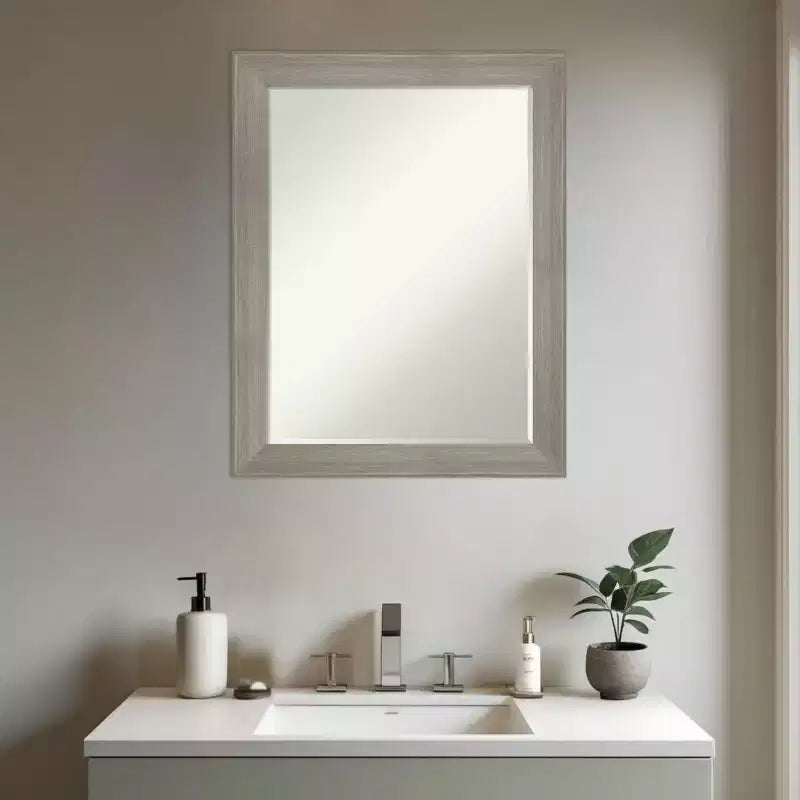 Specchio da parete per bagno con cornice smussata Grand Narrow, da mezzo pollice