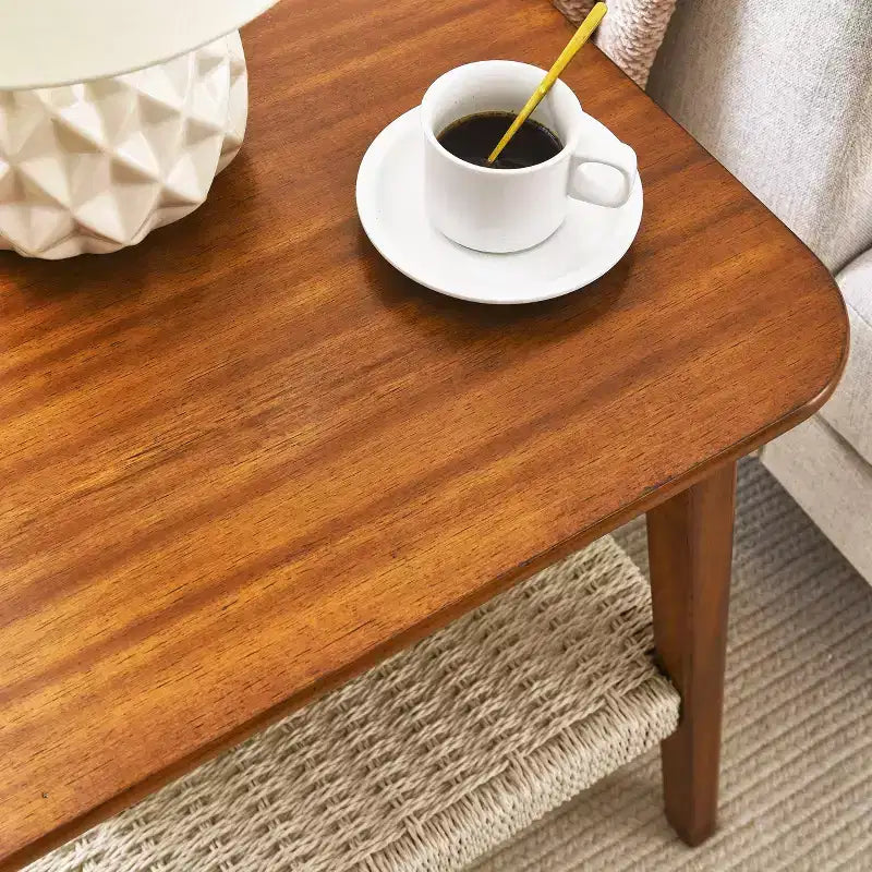 Tavolino da salotto di metà secolo con ripiano in vimini e gambe in legno